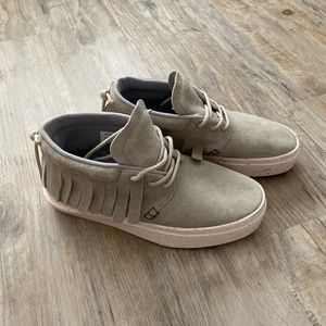 Clear water sneakers with fringe